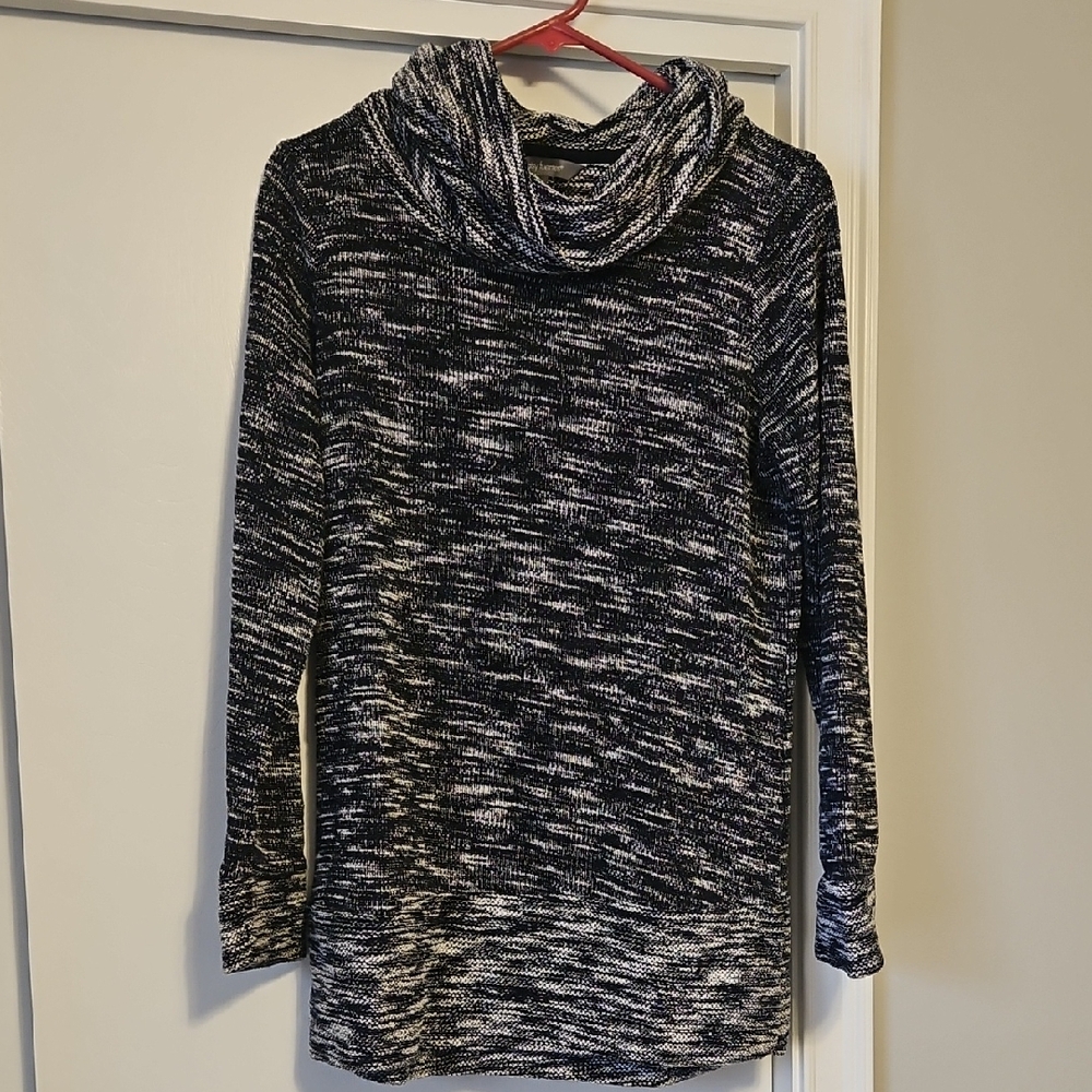 Daisy Fuentes women's navy blue and white sweater